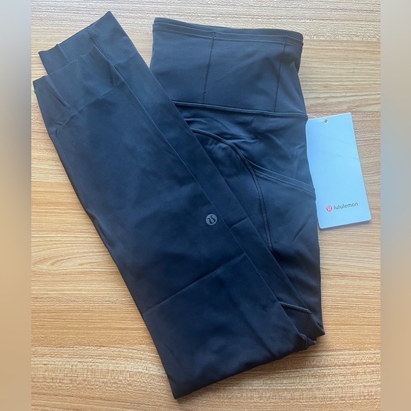 Lululemon Fast and Free HR Tight 25” in Black - Picture 2 of 11